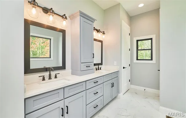 $1,389,000 | 170 Blue Sky Drive, Defiance, MO 63341