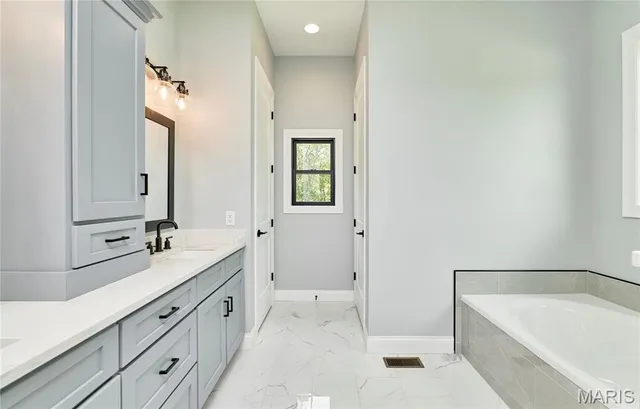 $1,389,000 | 170 Blue Sky Drive, Defiance, MO 63341