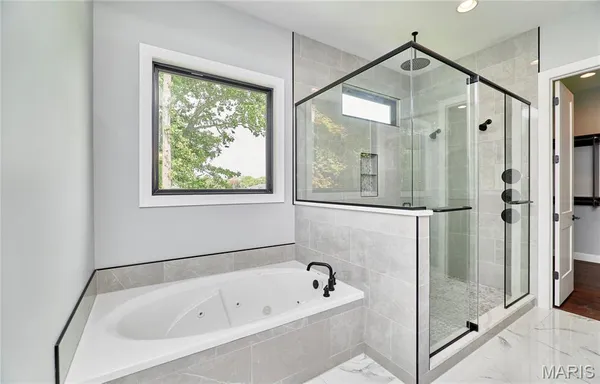 $1,389,000 | 170 Blue Sky Drive, Defiance, MO 63341