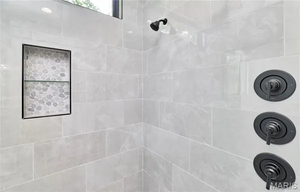 $1,389,000 | 170 Blue Sky Drive, Defiance, MO 63341