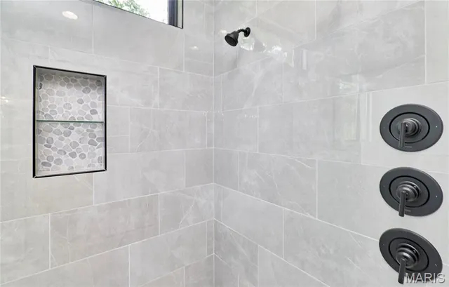 $1,389,000 | 170 Blue Sky Drive, Defiance, MO 63341