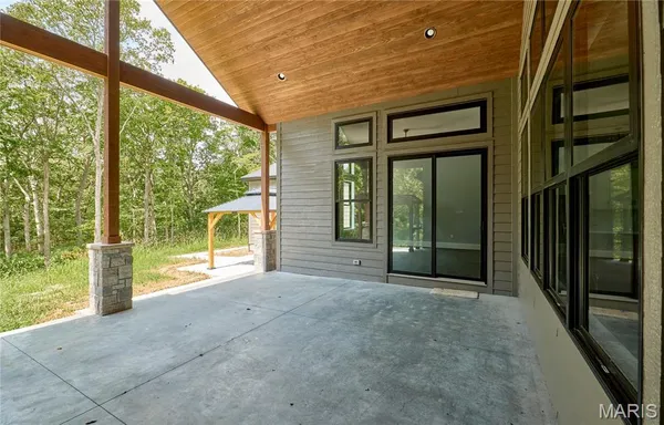 $1,389,000 | 170 Blue Sky Drive, Defiance, MO 63341