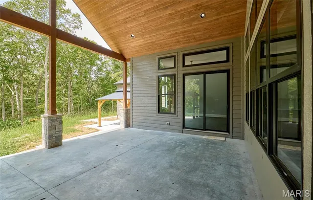 $1,389,000 | 170 Blue Sky Drive, Defiance, MO 63341