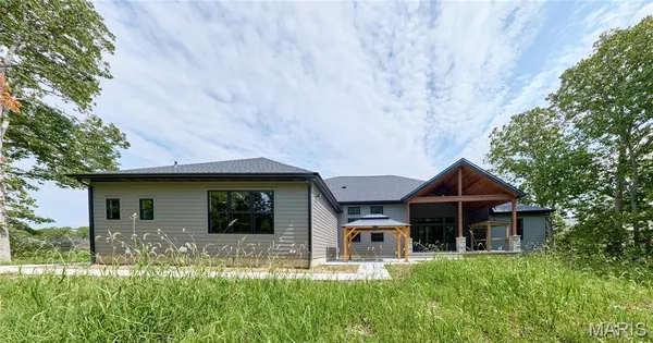 $1,389,000 | 170 Blue Sky Drive, Defiance, MO 63341