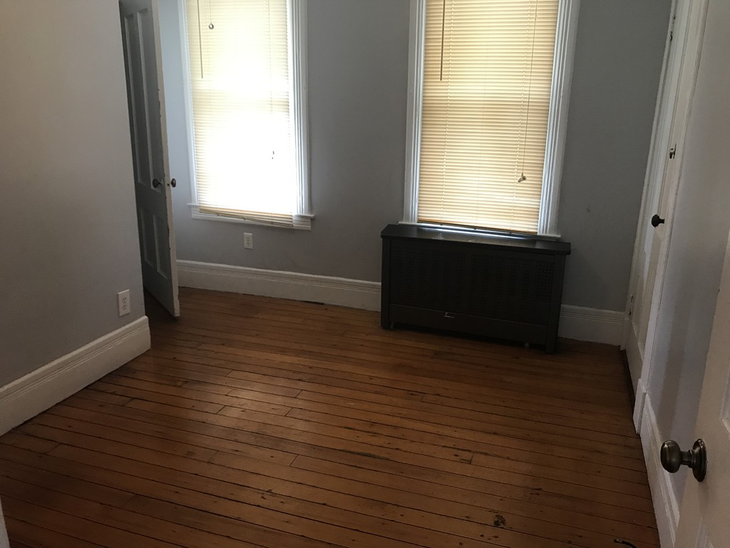 73-75 Lyons Street Springfield, MA 01151 - Photo 10 of 13
