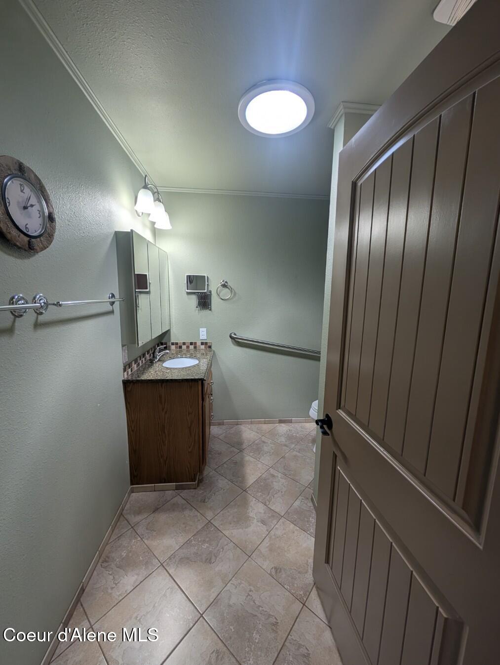 5574 Moyie River Road Bonners Ferry, ID 83805 - Photo 21 of 66 Upstairs bath