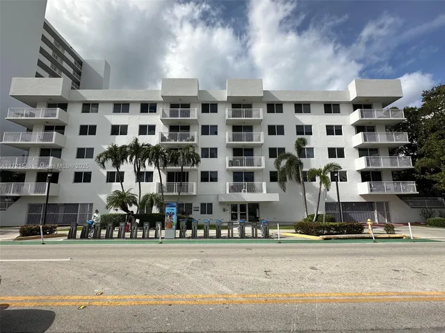 $2,450 | 1666 West Avenue, Unit 512, Miami Beach, FL 33139