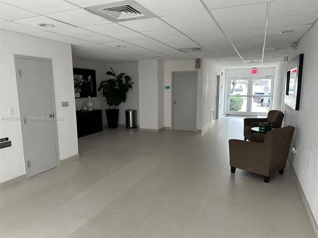 $2,450 | 1666 West Avenue, Unit 512, Miami Beach, FL 33139