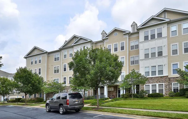 $2,995 | 201 High Gables Drive, Unit 105, Gaithersburg, MD 20878