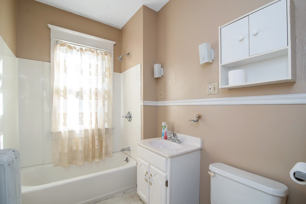 84 Orange Street Springfield, MA 01108 - Photo 27 of 42 a bathroom with a sink a toilet and a bathtub