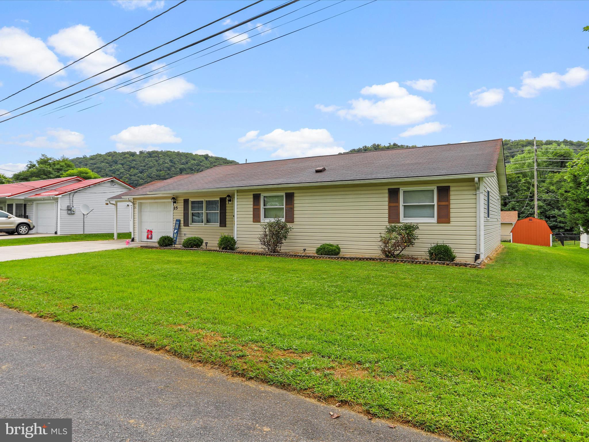 25 South Hummingbird Street Keyser, WV 26726 - Photo 2 of 25