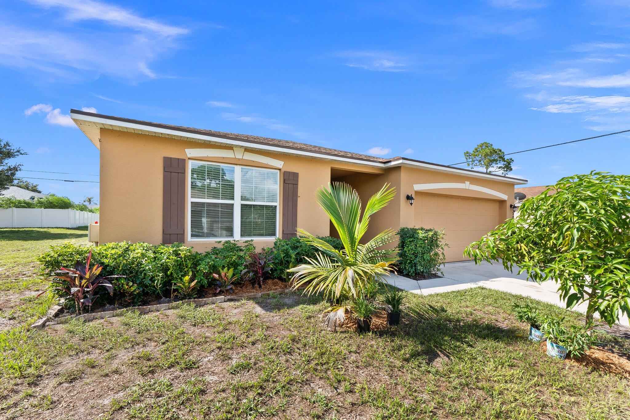 950 Southwest Longfellow Road Port St. Lucie, FL 34953 - Photo 4 of 34 4-web-or-mls-DSC00007