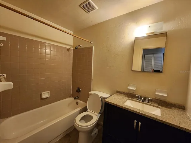 $900 | 701 Southwest 67th Terrace, Unit D, Gainesville, FL 32607