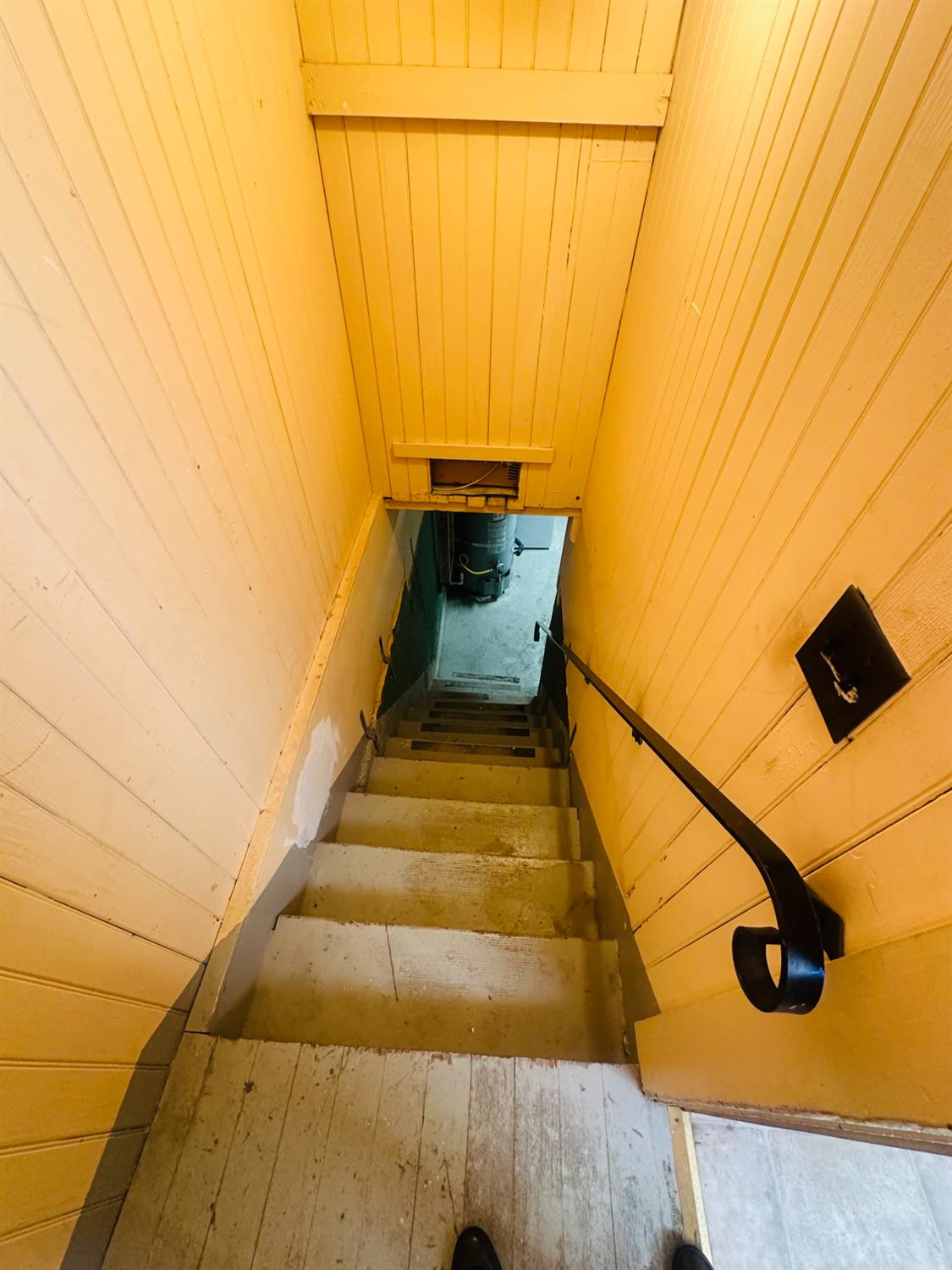 1556 E Street Hayward, CA 94541 - Photo 14 of 65 a view of entryway