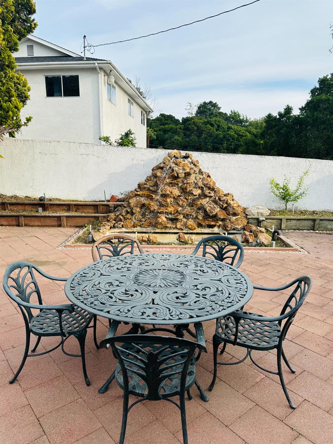 1556 E Street Hayward, CA 94541 - Photo 31 of 65 a view of a chairs and table on the terrace
