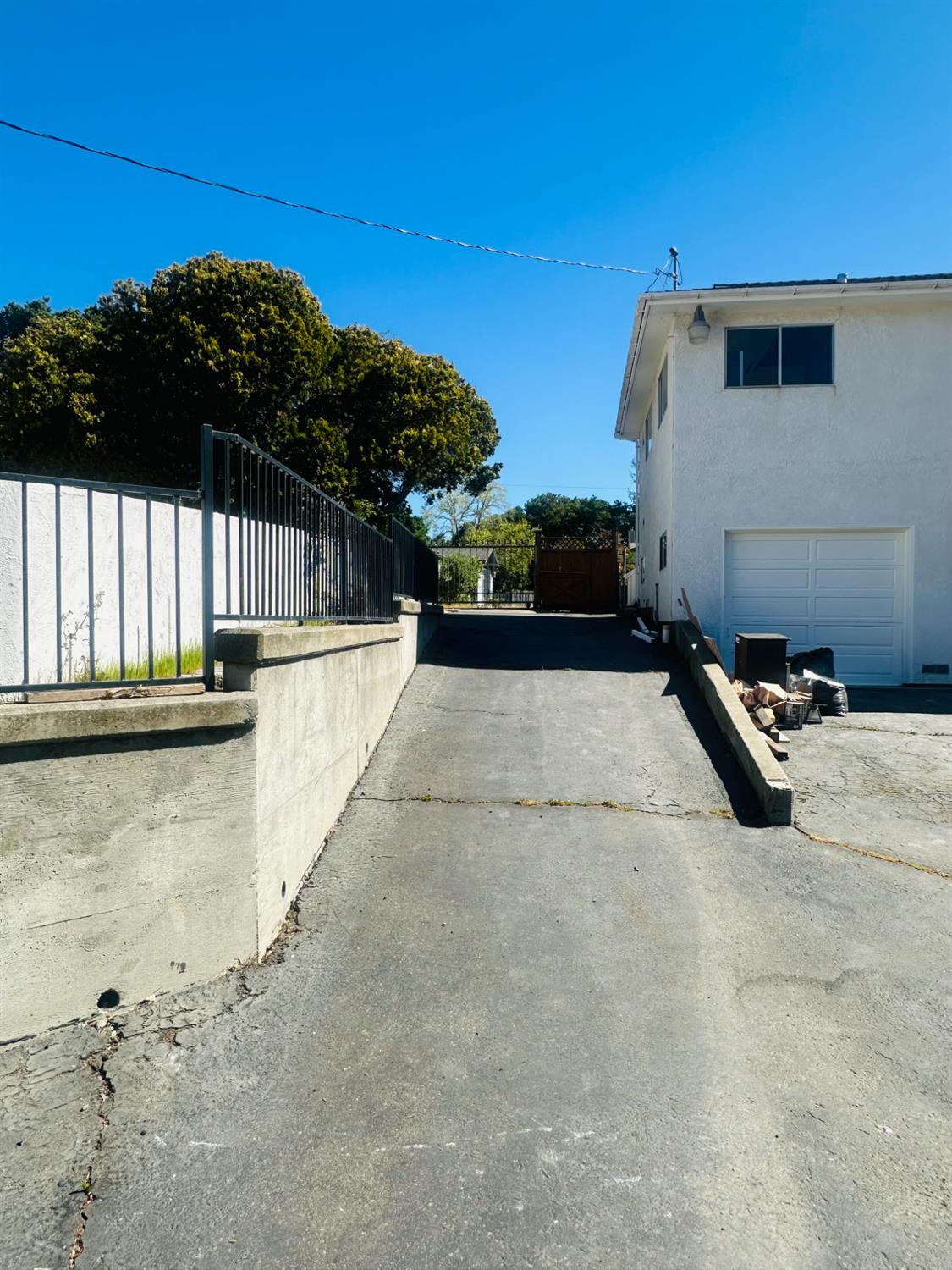 1556 E Street Hayward, CA 94541 - Photo 35 of 65 a view of a terrace with a yard