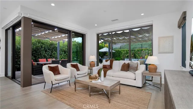 $2,888,000 | 343 Paradiso, Irvine, CA 92602