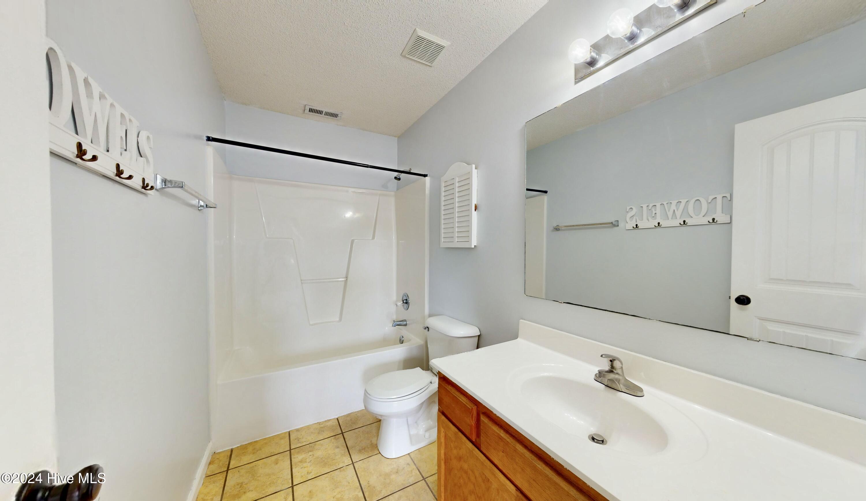 263 Bannermans Mill Road Richlands, NC 28574 - Photo 25 of 44 Hall bath upstairs