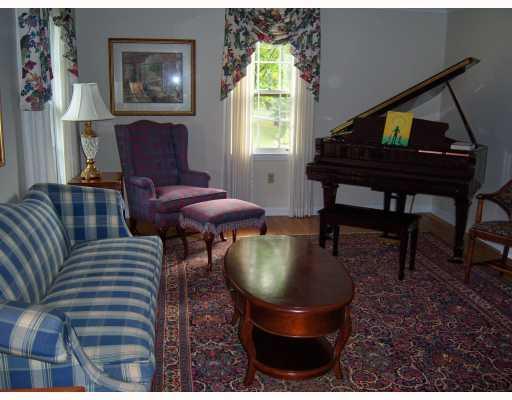 825 Woodland Road Pittsburgh, PA 15237 - Photo 2 of 9 Living Room. Piano size living room.
