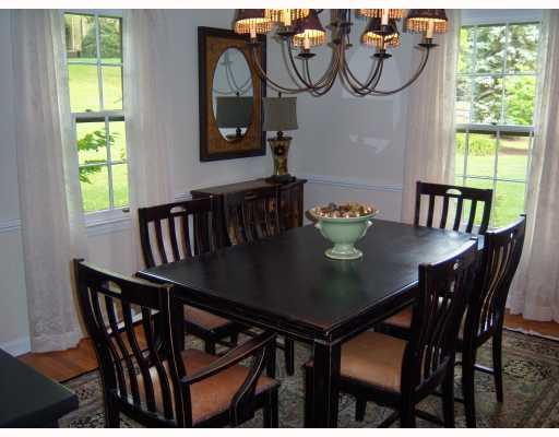 825 Woodland Road Pittsburgh, PA 15237 - Photo 3 of 9 Dining Room. Light & bright dining room.
