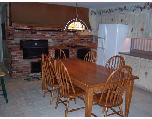 825 Woodland Road Pittsburgh, PA 15237 - Photo 4 of 9 Kitchen. Country kitchen with a built in grill.