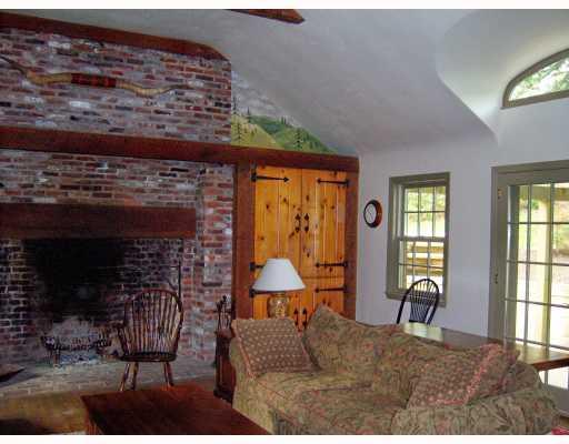 825 Woodland Road Pittsburgh, PA 15237 - Photo 6 of 9 Den/Family/Great Room. Oversized family room with vaulted ceiling and a custom fiireplace opens onto 2 covered patios.