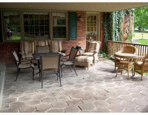 825 Woodland Road Pittsburgh, PA 15237 - Photo 8 of 9 Other. One of the two covered patios for entertaining.