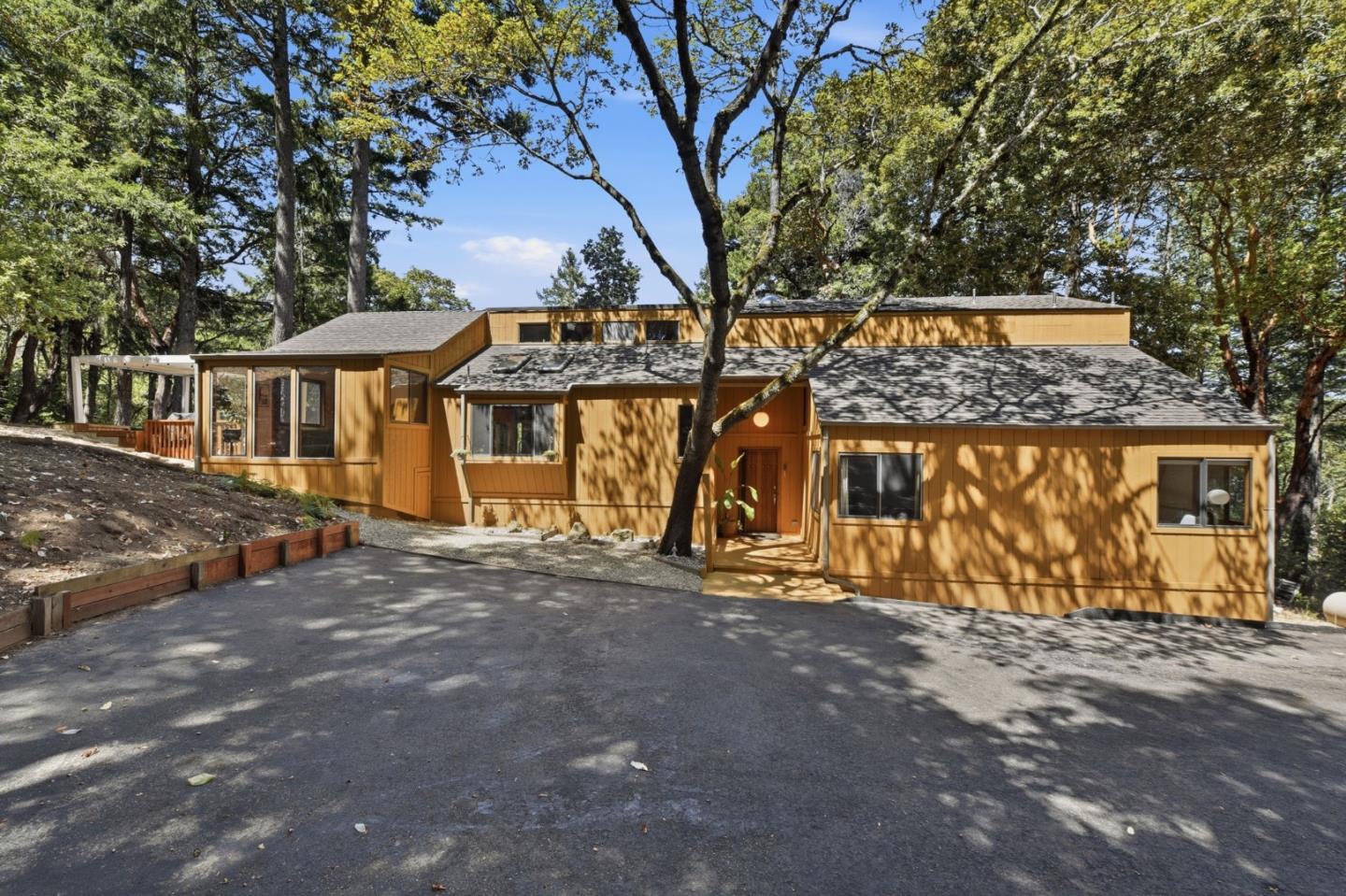 22163 Miller Ridge Road Los Gatos, CA 95033 - Photo 3 of 57 Gallery Image 3