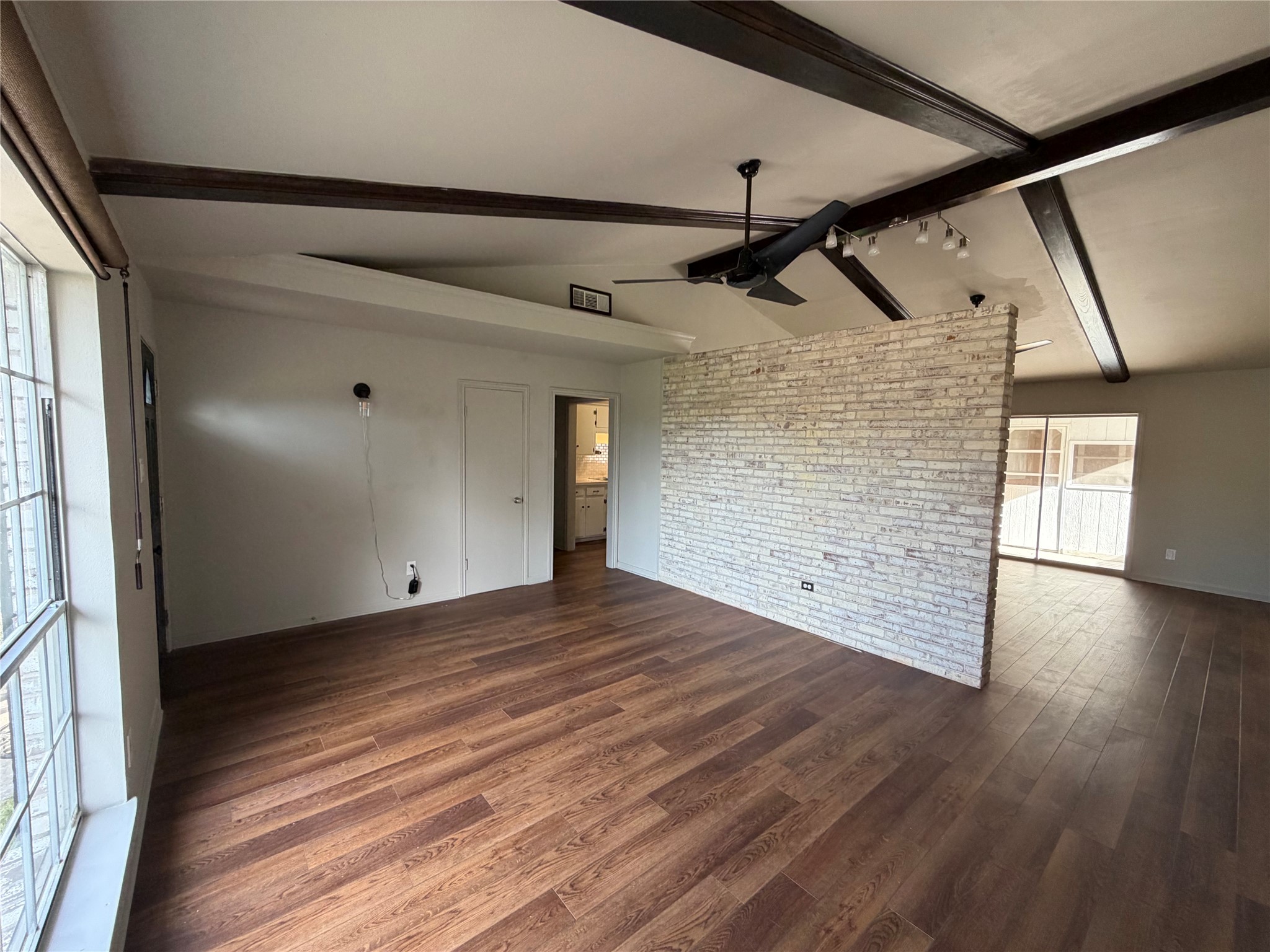 7603 Grape Street Houston, TX 77074 - Photo 4 of 25 Entry Living Room