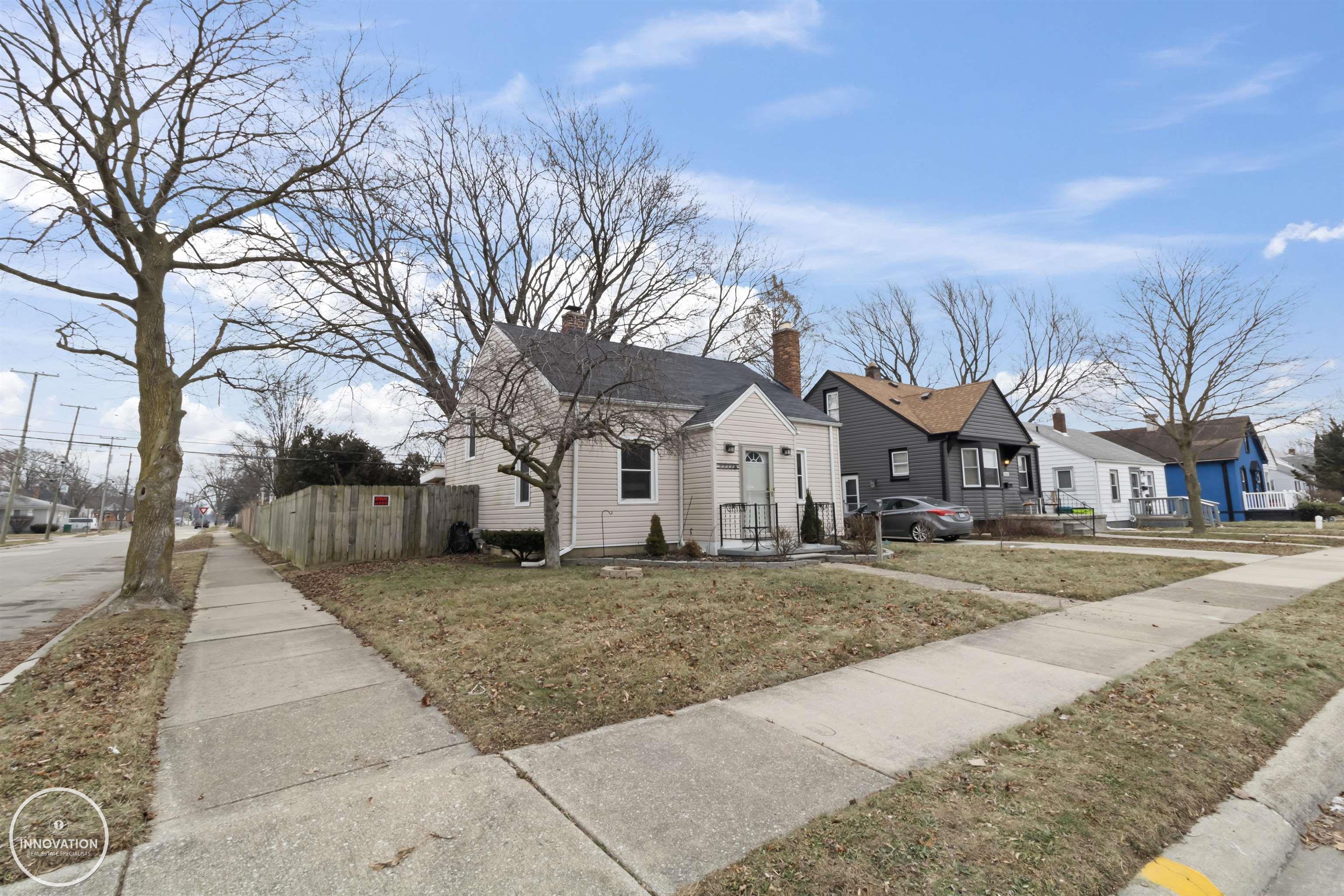 22174 Rausch Avenue Eastpointe, MI 48021 - Photo 3 of 34