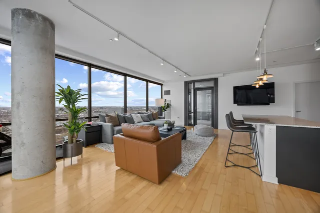 $689,000 | 860 West Blackhawk Street, Unit 1702, Chicago, IL 60642