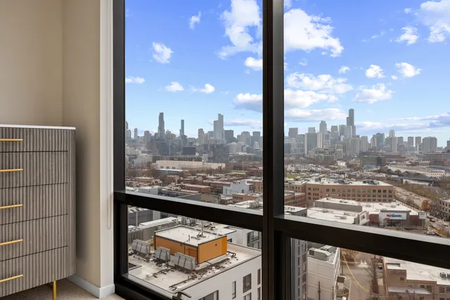 $689,000 | 860 West Blackhawk Street, Unit 1702, Chicago, IL 60642