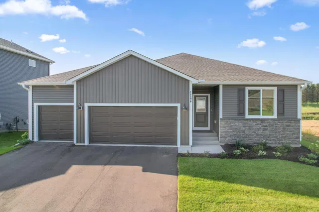 $524,900 | 1561 Creekwood Drive, New Richmond, WI 54017