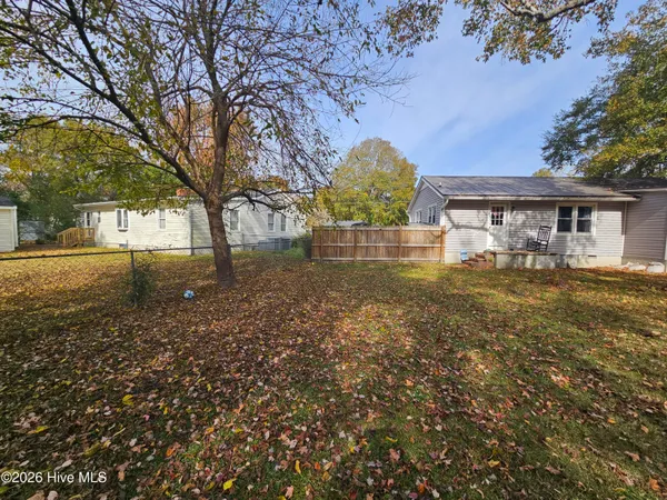 $1,650 | 16 White Oak Street, Jacksonville, NC 28540