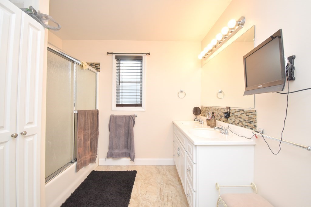 137 Farnham Avenue Springfield, MA 01151 - Photo 14 of 25 Gallery Image 14