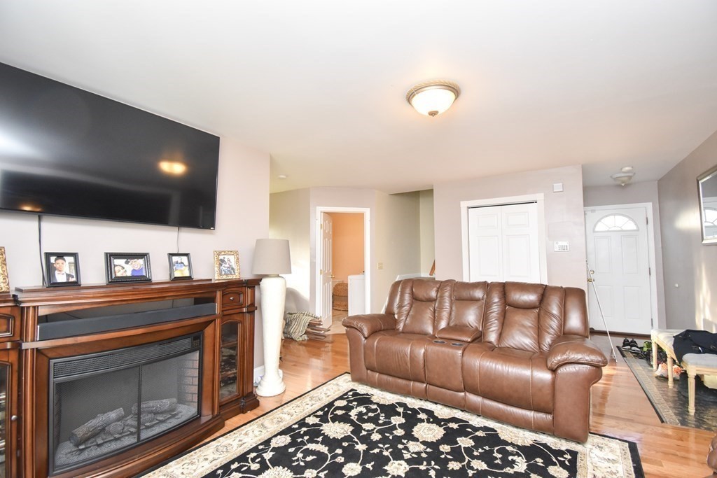 137 Farnham Avenue Springfield, MA 01151 - Photo 4 of 25 Gallery Image 4
