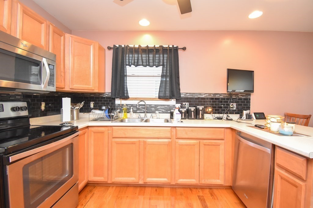137 Farnham Avenue Springfield, MA 01151 - Photo 6 of 25 Gallery Image 6
