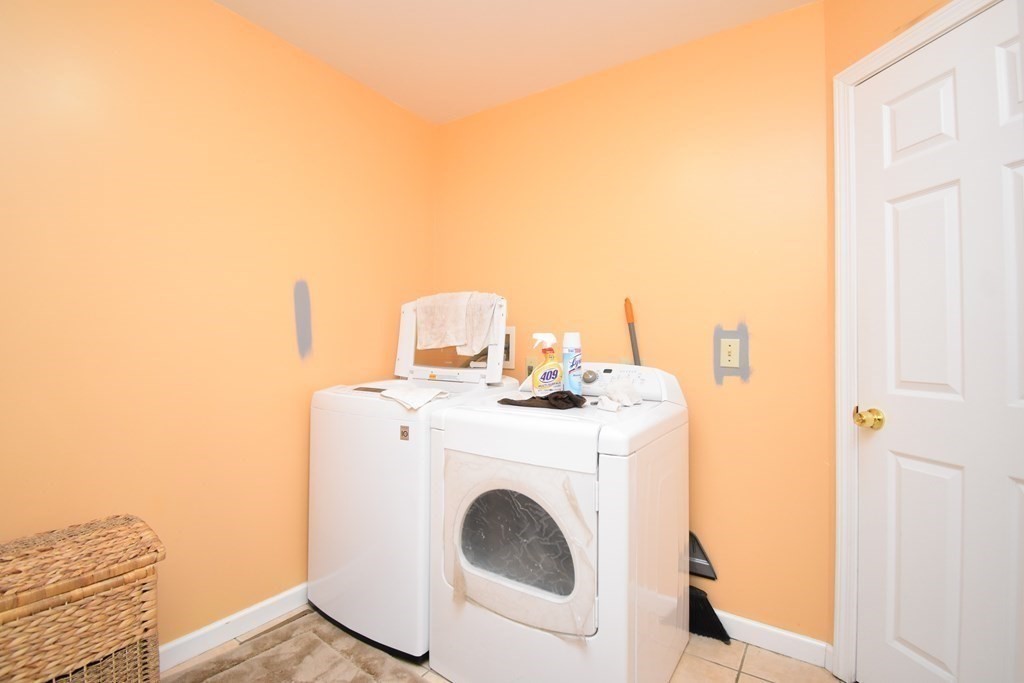 137 Farnham Avenue Springfield, MA 01151 - Photo 9 of 25 Gallery Image 9