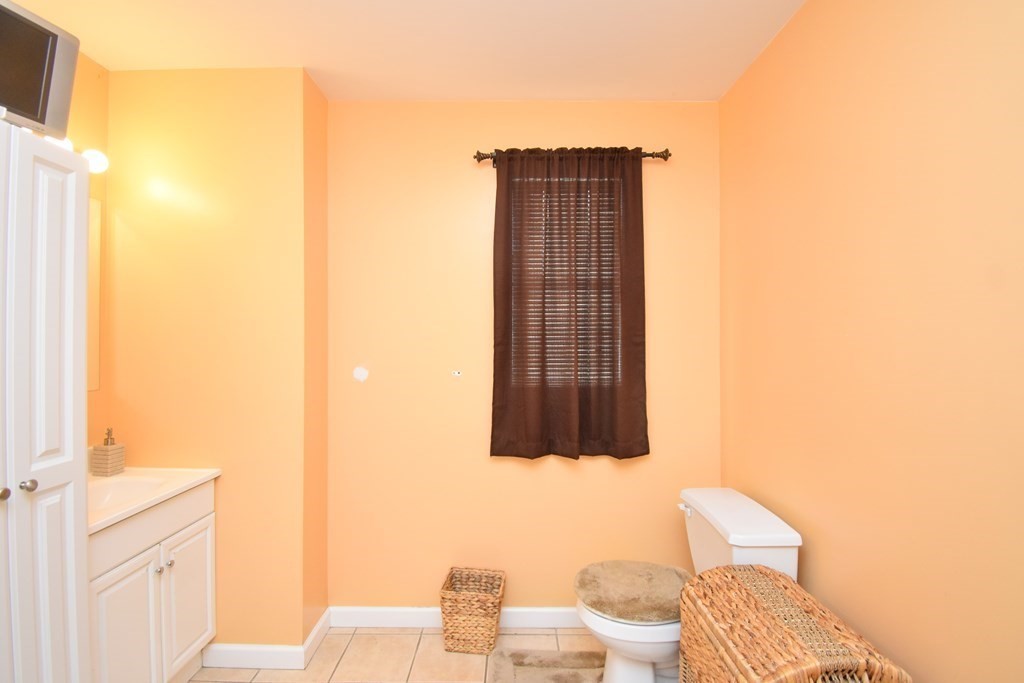 137 Farnham Avenue Springfield, MA 01151 - Photo 10 of 25 Gallery Image 10