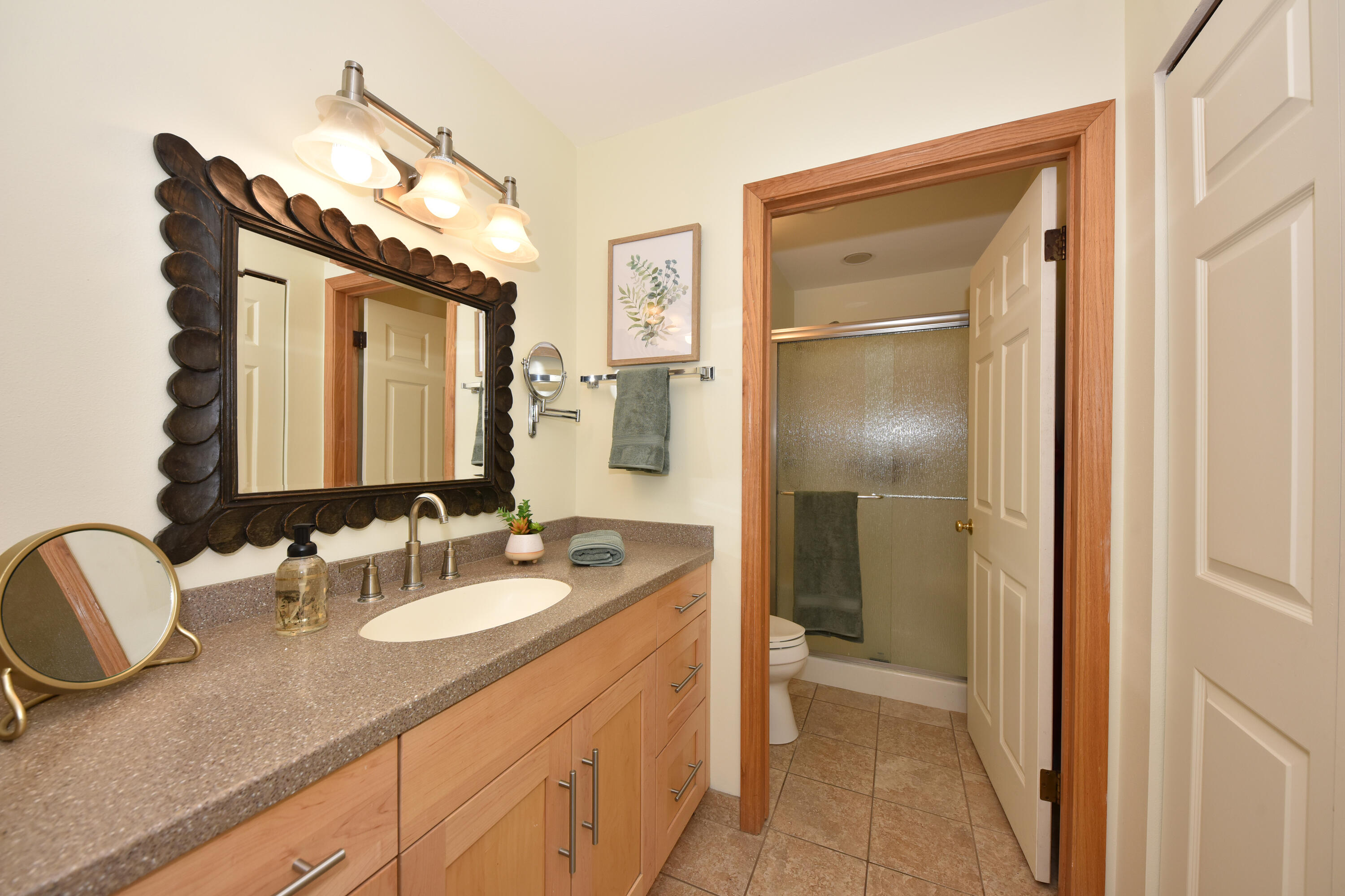 1600 West Green Tree Road, Unit 302 Glendale, WI 53209 - Photo 15 of 27 EUP_5691