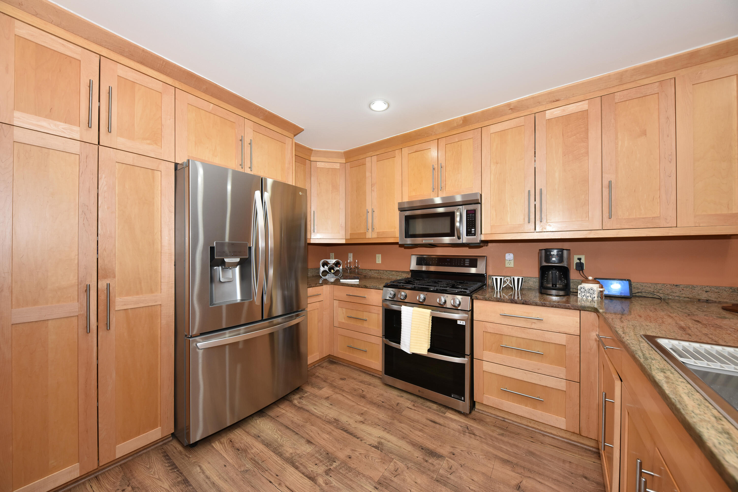 1600 West Green Tree Road, Unit 302 Glendale, WI 53209 - Photo 5 of 27 Maple cabinets. Less than 2 year old appliances