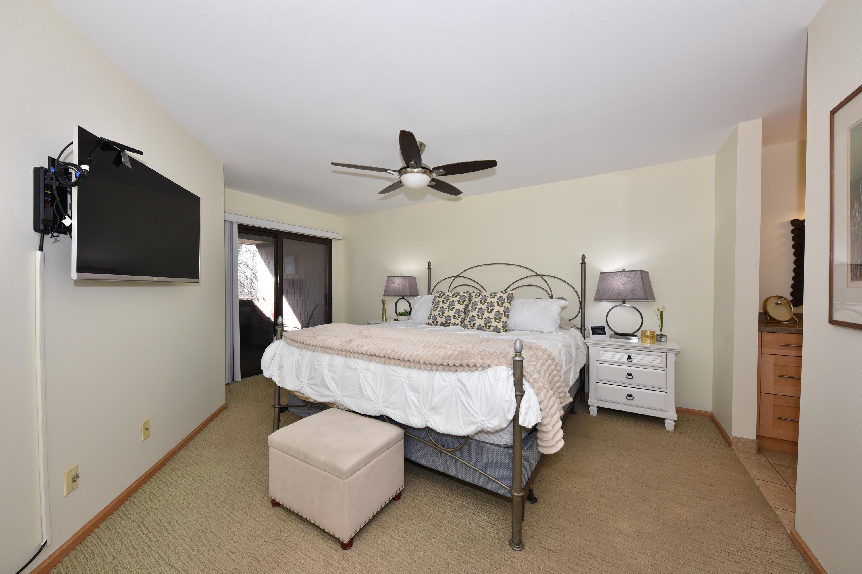 1600 West Green Tree Road, Unit 302 Glendale, WI 53209 - Photo 6 of 27 Primary Bedroom