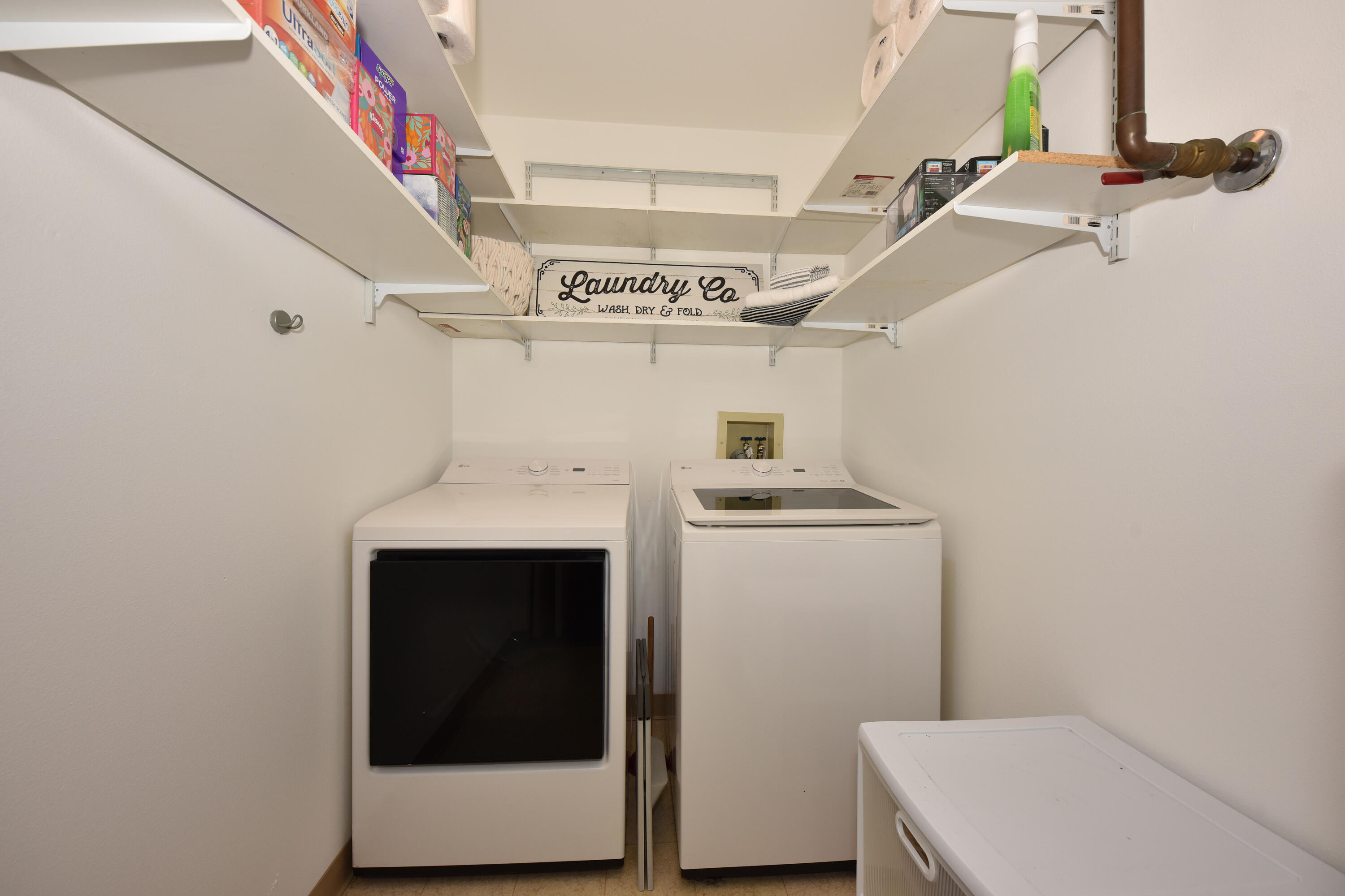 1600 West Green Tree Road, Unit 302 Glendale, WI 53209 - Photo 8 of 27 New in 2024