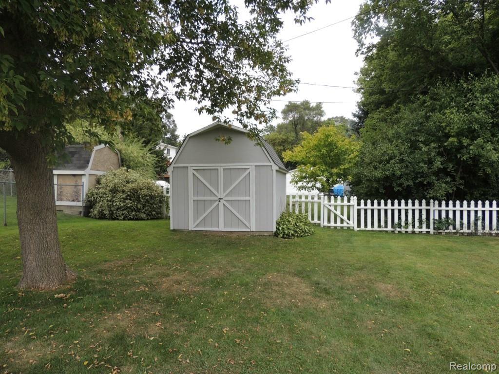 3670 Woodcrest Road Rochester, MI 48309 - Photo 7 of 30 7.JPG