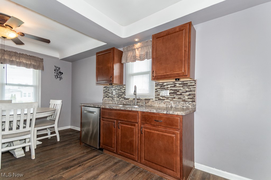 547 Dickerson Road Willowick, OH 44095 - Photo 9 of 38