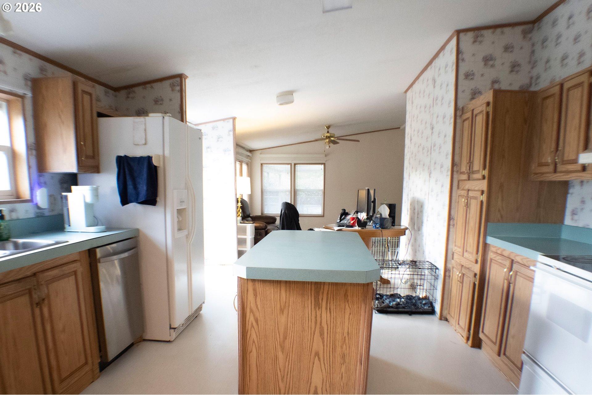 5125 Southeast Jenne Road Portland, OR 97236 - Photo 5 of 16 Kitchen
