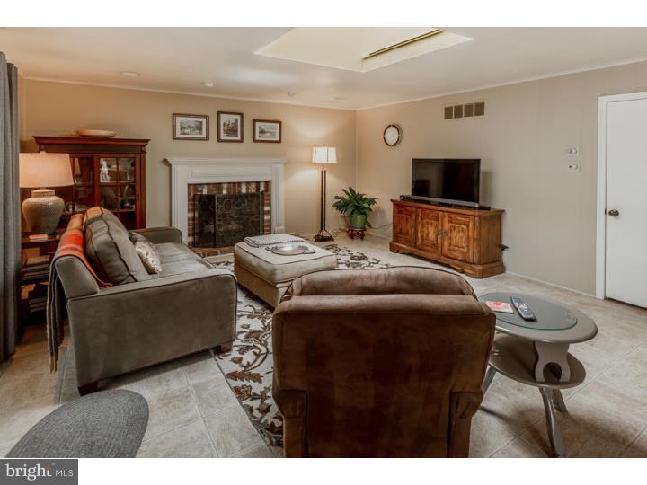 314 Hollyoke Road Somerdale, NJ 08083 - Photo 8 of 24 Family Room