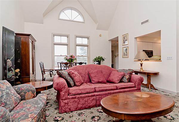 87 Glen Road, Unit 12 Brookline, MA 02445 - Photo 1 of 14 Gallery Image 1