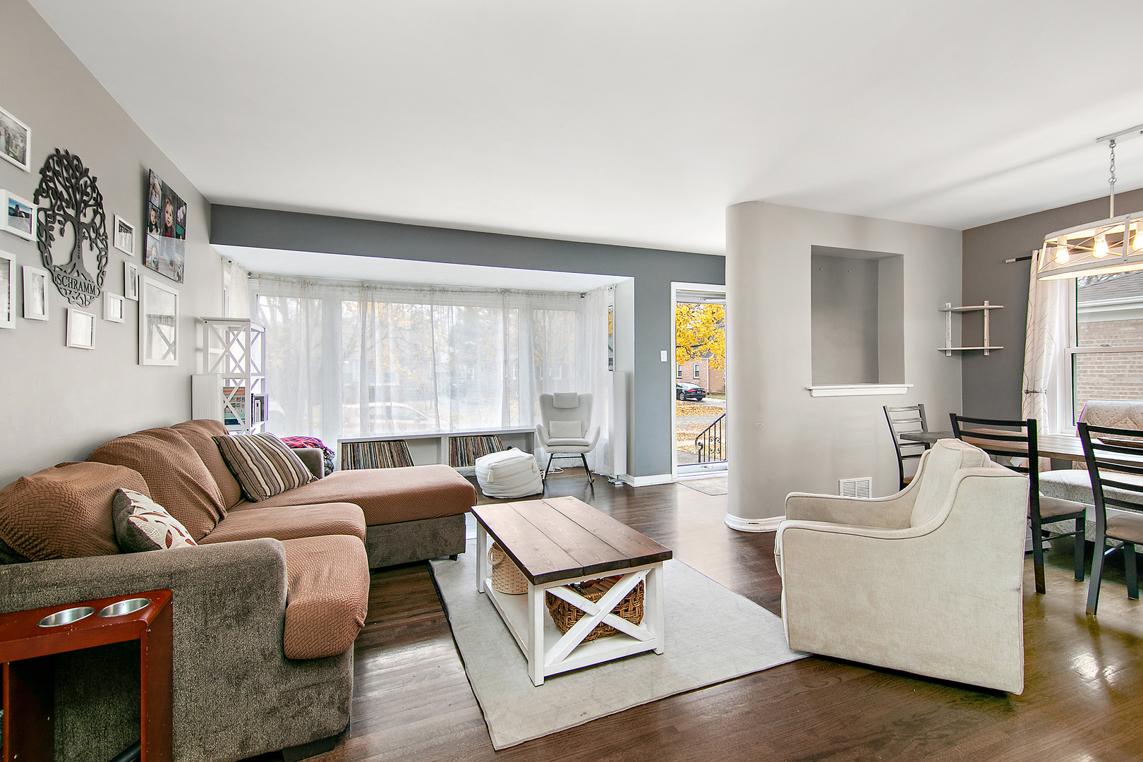18524 Gottschalk Avenue Homewood, IL 60430 - Photo 3 of 28 a living room with furniture and a flat screen tv