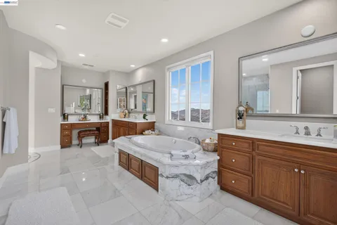 $3,849,000 | 200 Cliffecastle Court, San Ramon, CA 94583